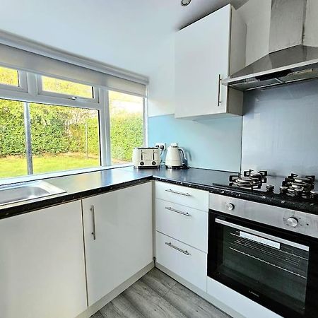 Spacious Haven With Free Parking Glasgow Bagian luar foto