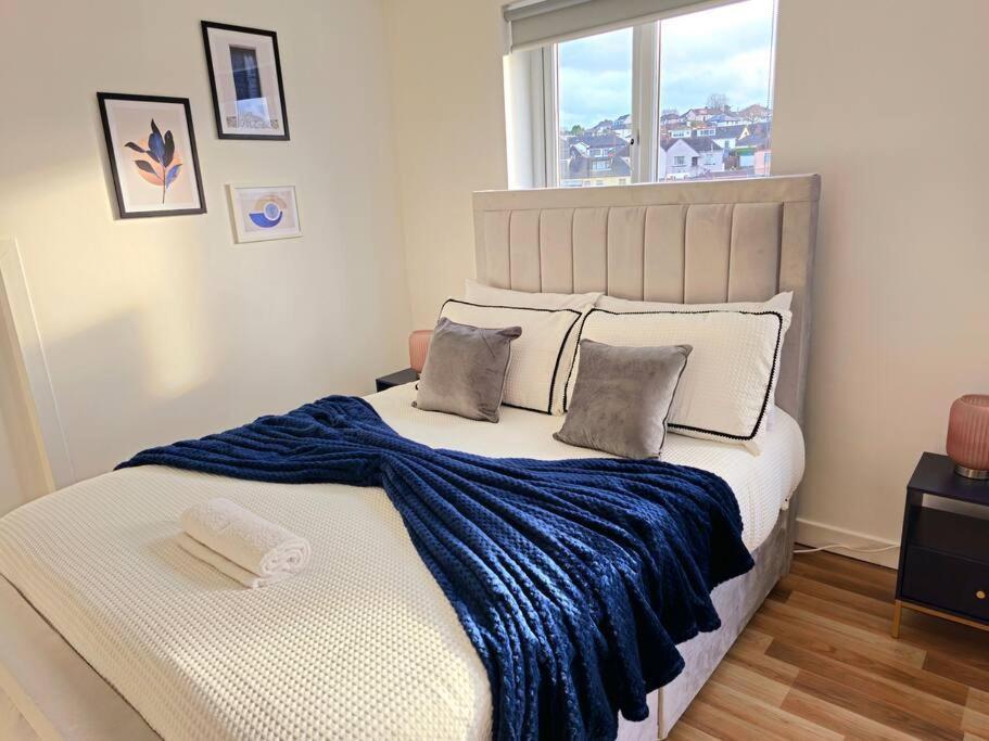 Spacious Haven With Free Parking Glasgow Bagian luar foto
