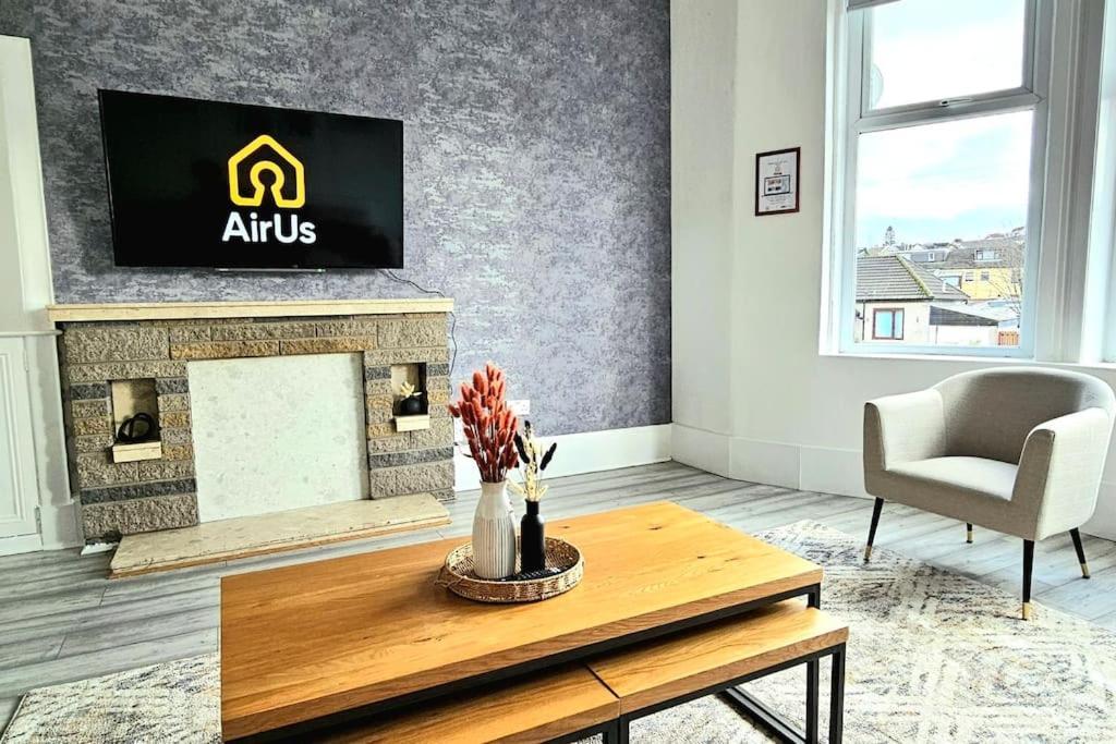 Spacious Haven With Free Parking Glasgow Bagian luar foto