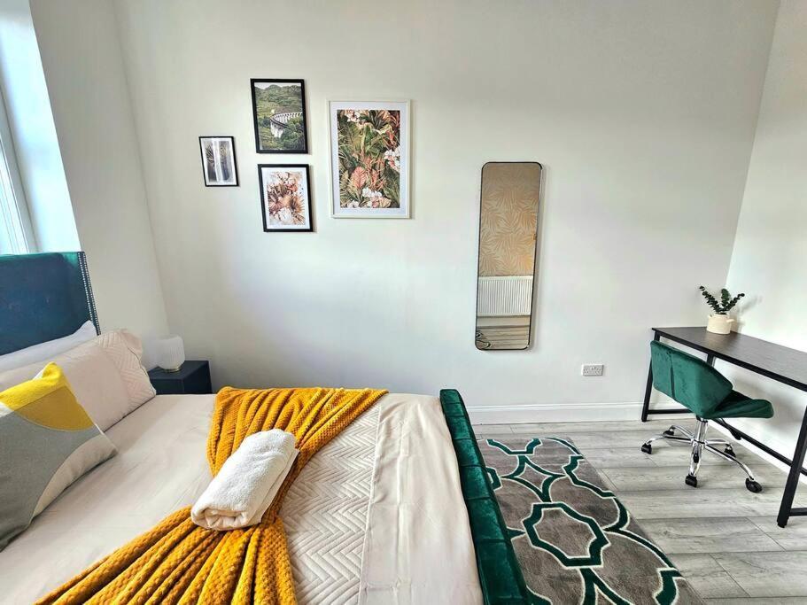 Spacious Haven With Free Parking Glasgow Bagian luar foto