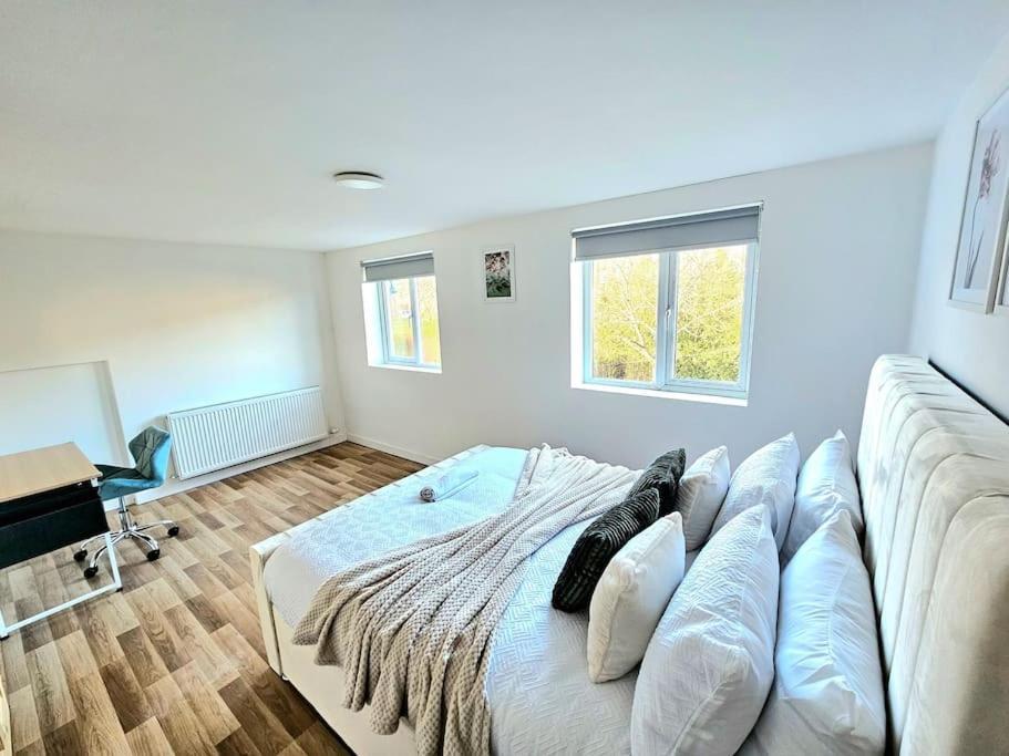 Spacious Haven With Free Parking Glasgow Bagian luar foto