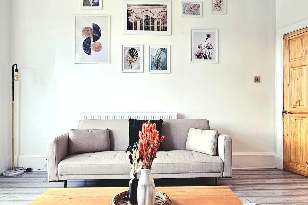 Spacious Haven With Free Parking Glasgow Bagian luar foto