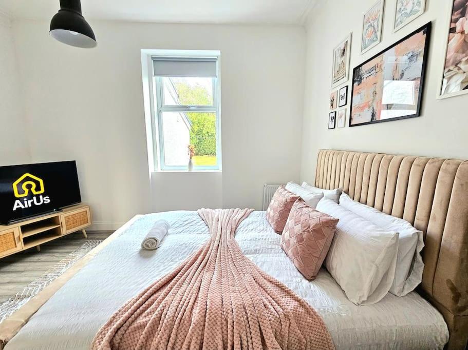 Spacious Haven With Free Parking Glasgow Bagian luar foto