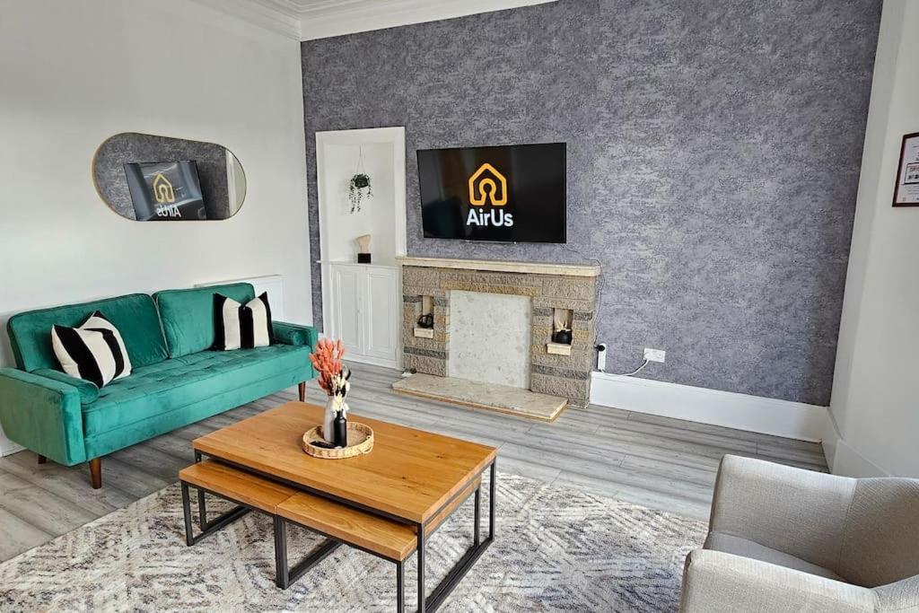 Spacious Haven With Free Parking Glasgow Bagian luar foto