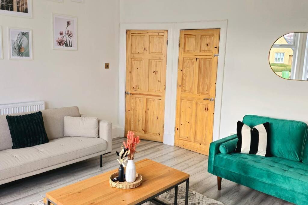 Spacious Haven With Free Parking Glasgow Bagian luar foto