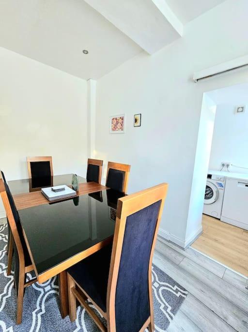 Spacious Haven With Free Parking Glasgow Bagian luar foto