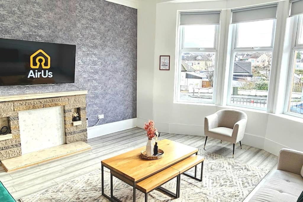 Spacious Haven With Free Parking Glasgow Bagian luar foto